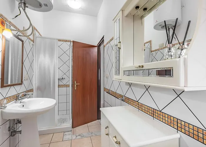 Cozy X2 - W/ Balcony Apartment *